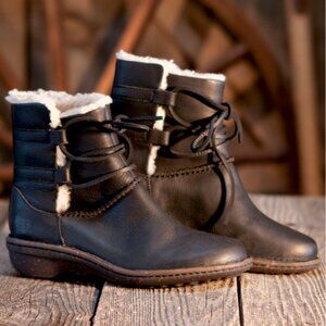 UGG Caspia Leather Tie Sheepskin Lined Boots in Black